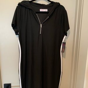 Sporty mini dress with hood